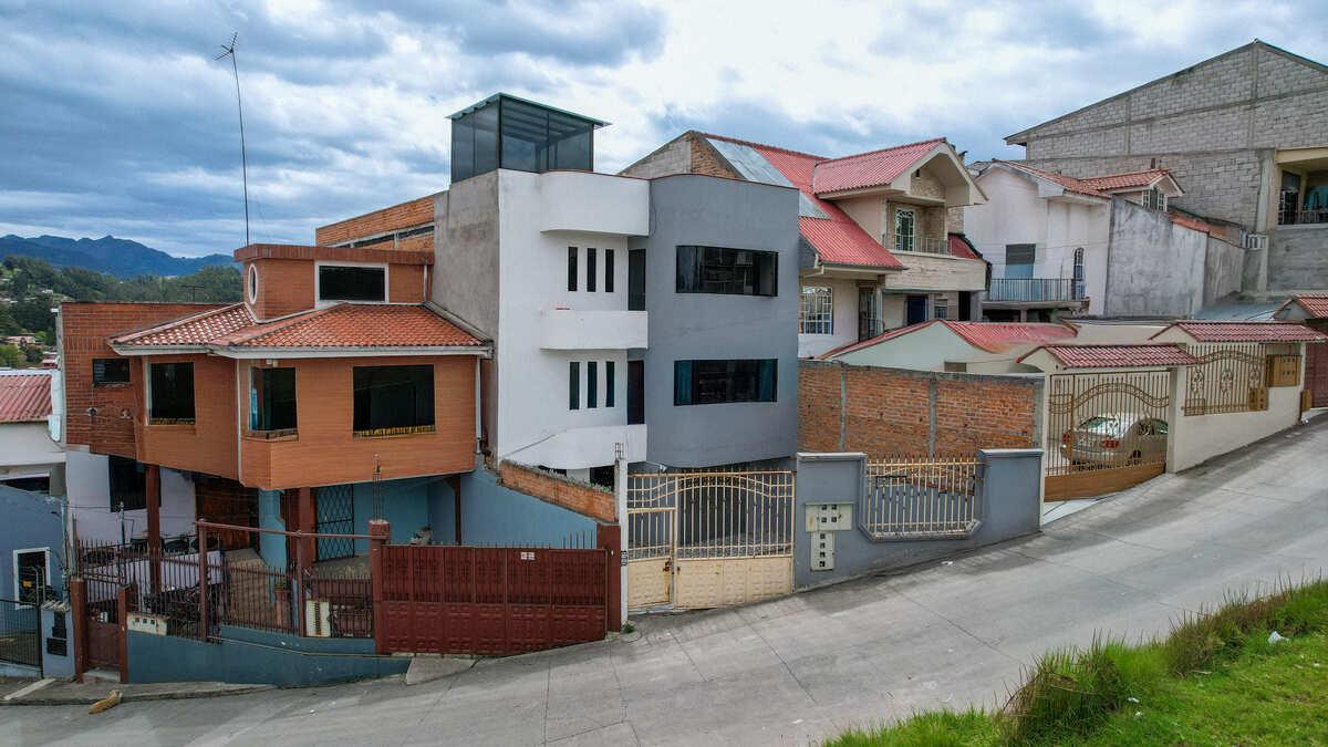 CASA COMERCIAL EN VENTA EN CUENCA SECTOR MIRAFLORES